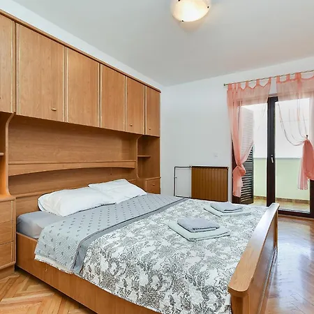 Biljana 2362 *